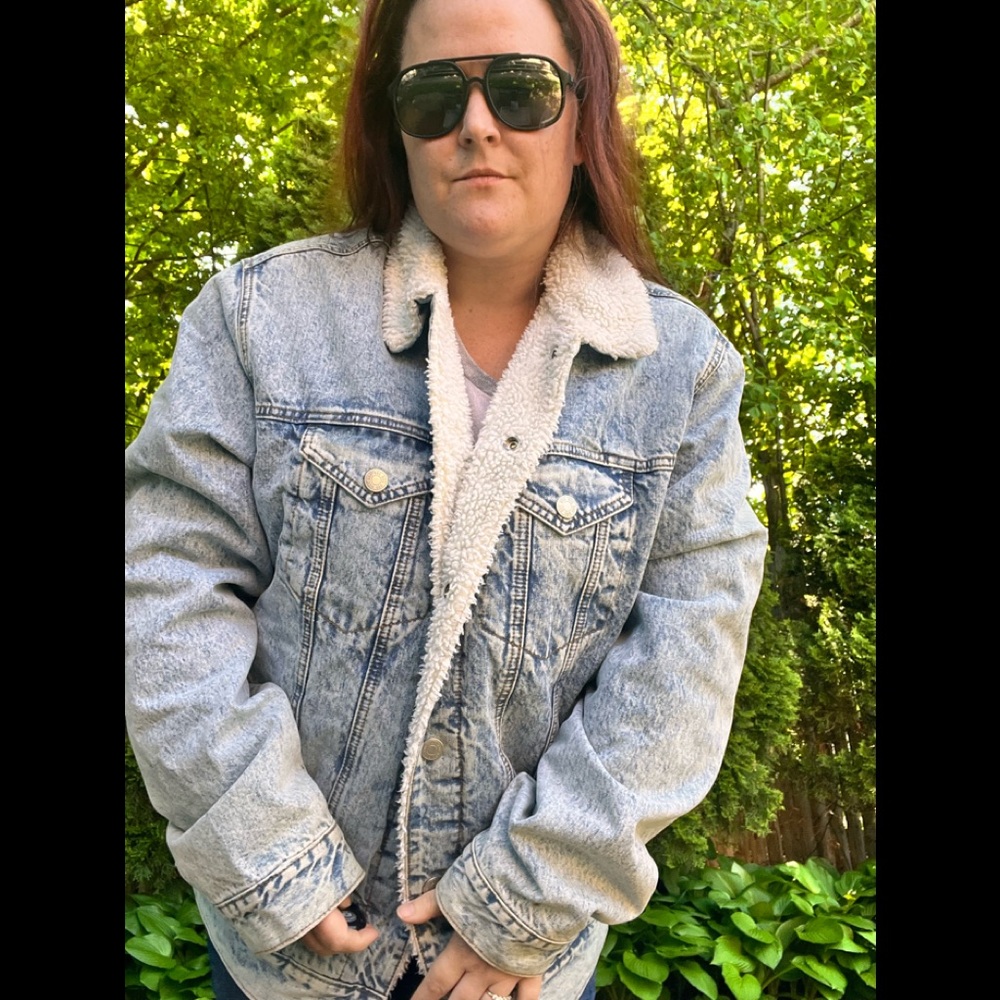 Urban Outfitters BDG acid‎ wash denim shearling lined jacket size XL